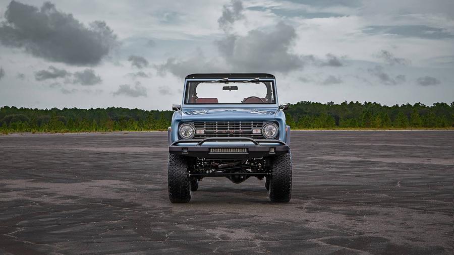  Ford Bronco by Velocity Restorations 1973 года  (фото 2 из 23)